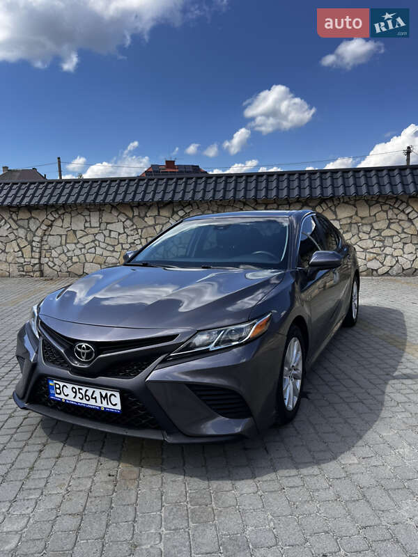 Седан Toyota Camry 2018 в Львові