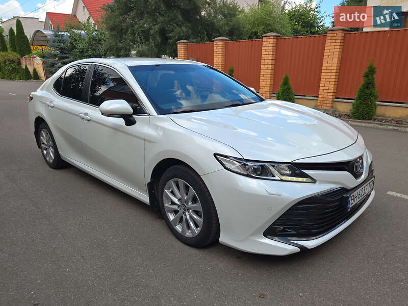 Седан Toyota Camry 2019 в Виннице