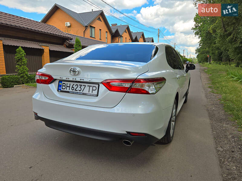 Седан Toyota Camry 2019 в Виннице