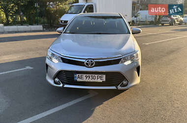 Седан Toyota Camry 2016 в Дніпрі