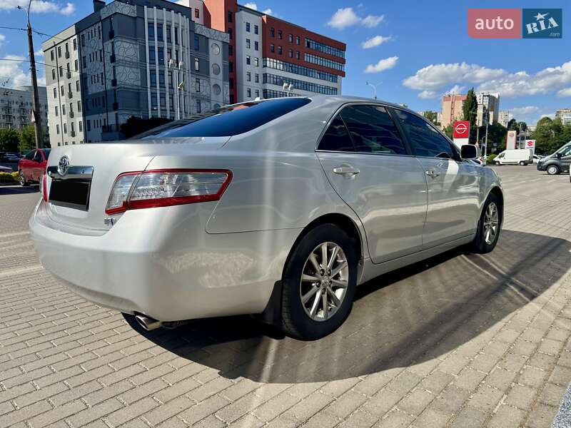 Седан Toyota Camry 2011 в Києві