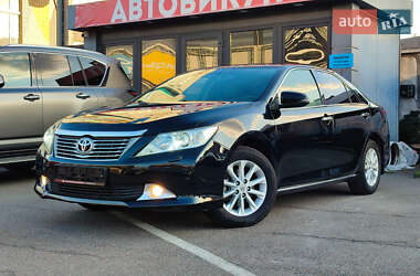 Седан Toyota Camry 2012 в Киеве