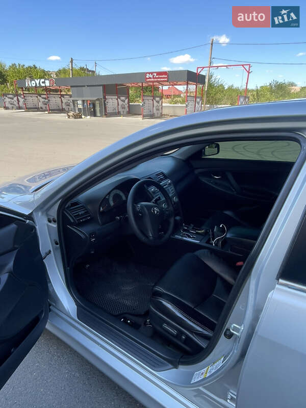 Седан Toyota Camry 2006 в Кривом Роге