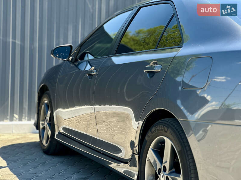 Седан Toyota Camry 2012 в Кам'янському