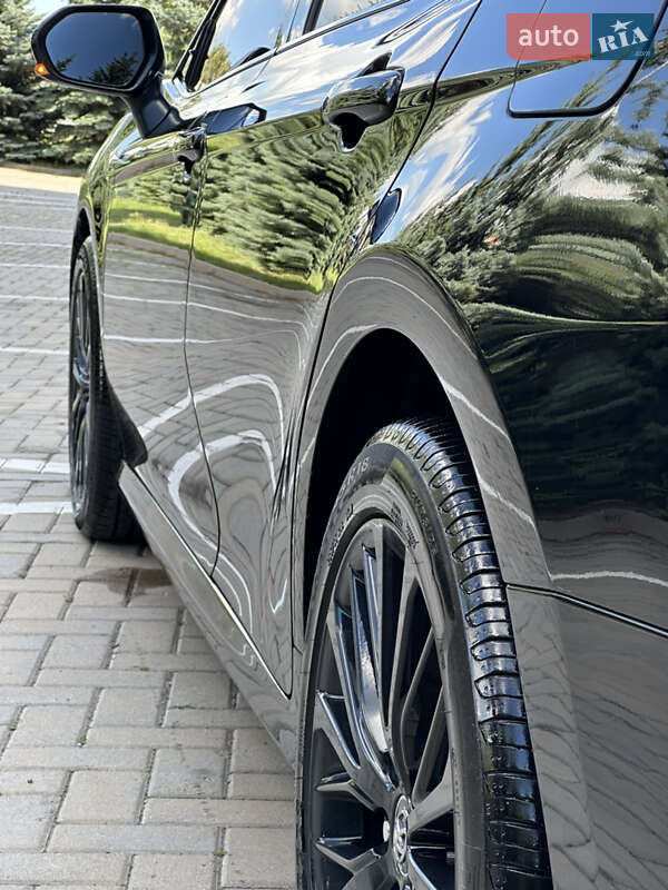 Седан Toyota Camry 2017 в Харькове