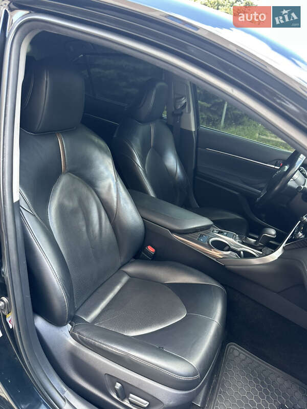 Седан Toyota Camry 2017 в Харькове