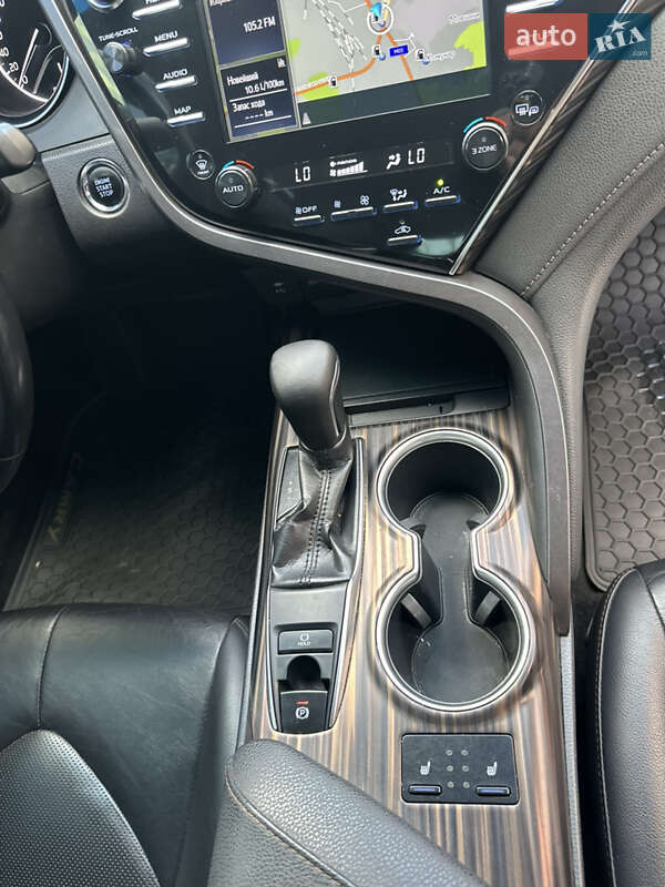 Седан Toyota Camry 2017 в Харькове