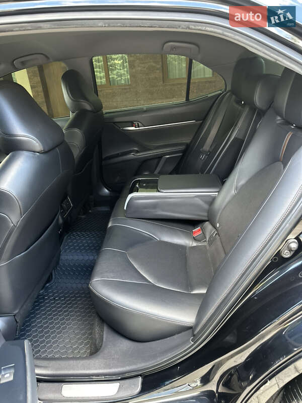 Седан Toyota Camry 2017 в Харькове