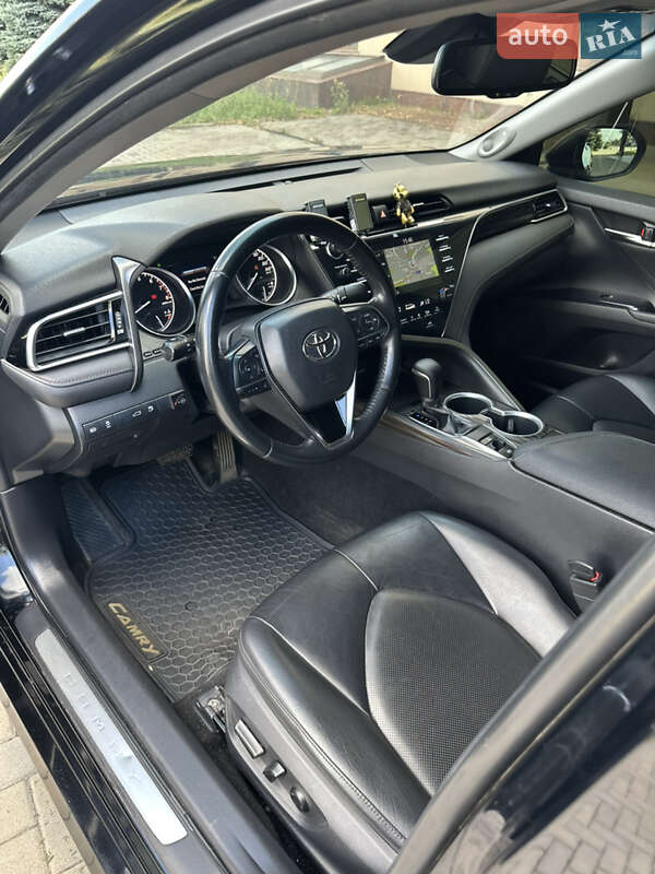 Седан Toyota Camry 2017 в Харькове