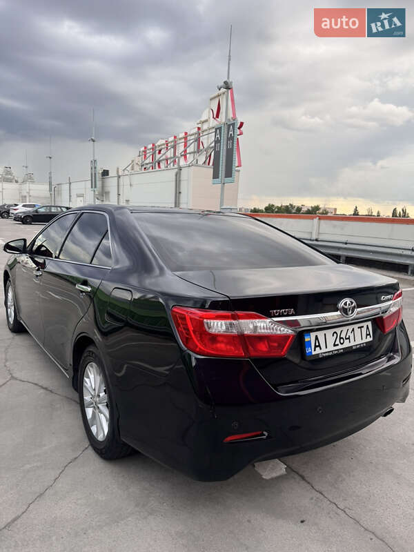 Седан Toyota Camry 2011 в Киеве