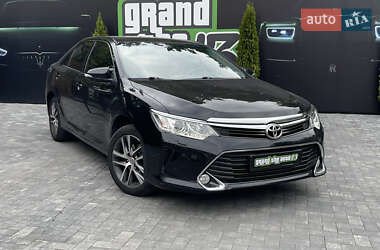 Седан Toyota Camry 2016 в Києві