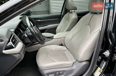 Седан Toyota Camry 2021 в 