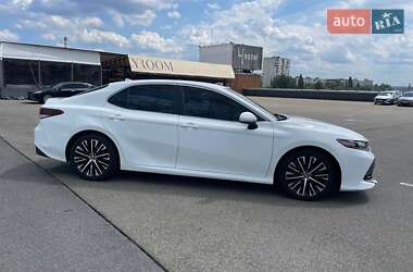 Седан Toyota Camry 2019 в Киеве