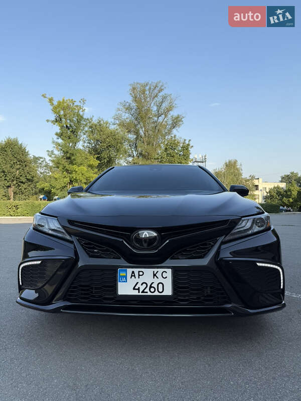 Седан Toyota Camry 2021 в Запорожье