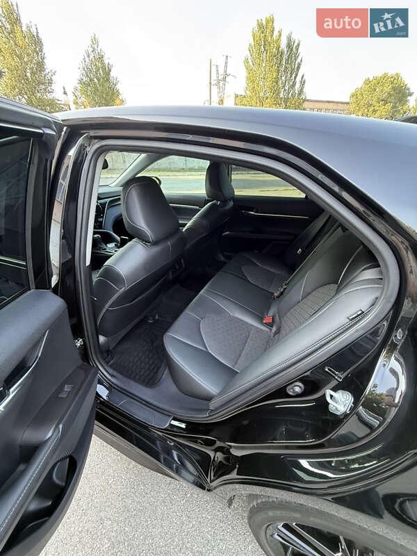 Седан Toyota Camry 2021 в Запорожье