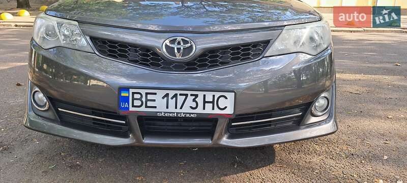 Седан Toyota Camry 2014 в Миколаєві