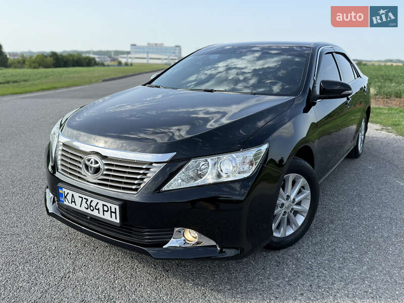 Седан Toyota Camry 2013 в Виннице