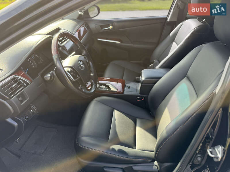 Седан Toyota Camry 2013 в Виннице