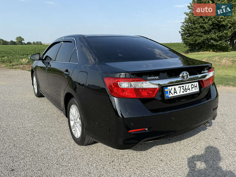 Седан Toyota Camry 2013 в Виннице