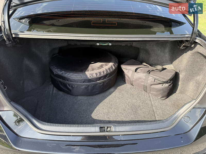 Седан Toyota Camry 2013 в Виннице