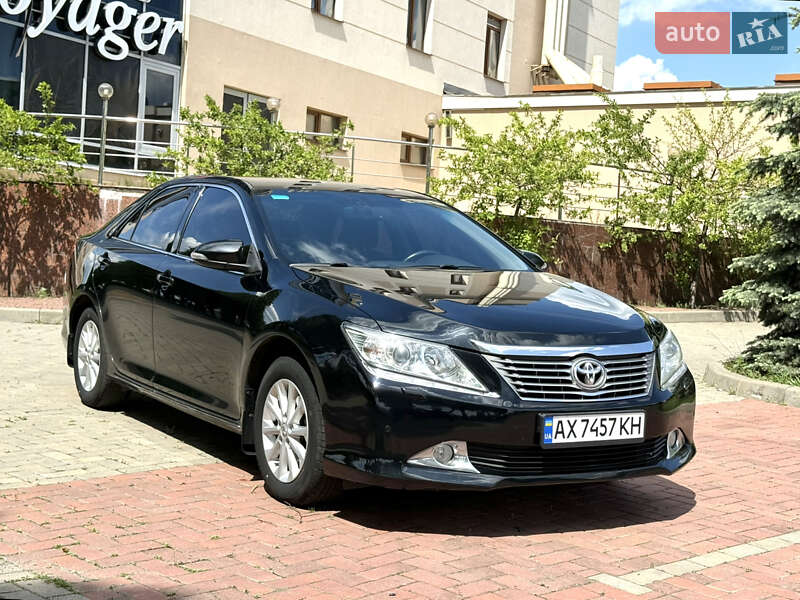 Седан Toyota Camry 2014 в Харькове