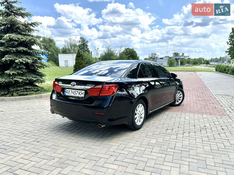 Седан Toyota Camry 2014 в Харькове
