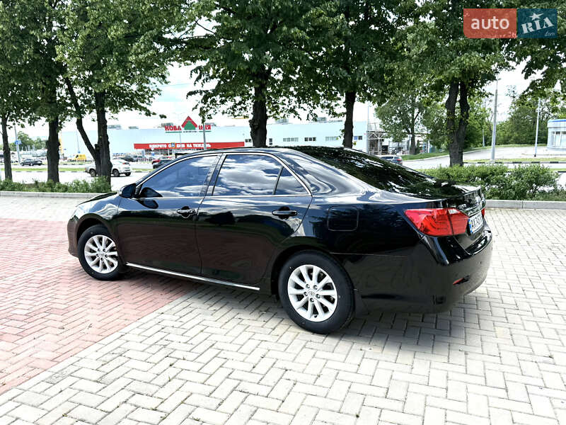 Седан Toyota Camry 2014 в Харькове