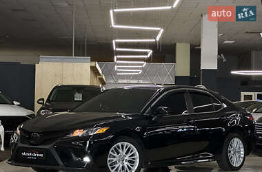 Седан Toyota Camry 2019 в Николаеве