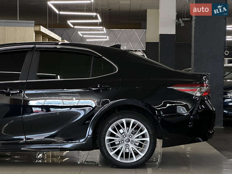Седан Toyota Camry 2019 в Миколаєві
