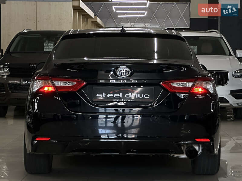 Седан Toyota Camry 2019 в Миколаєві