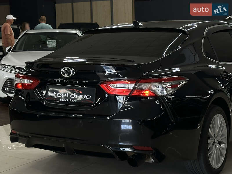 Седан Toyota Camry 2019 в Миколаєві