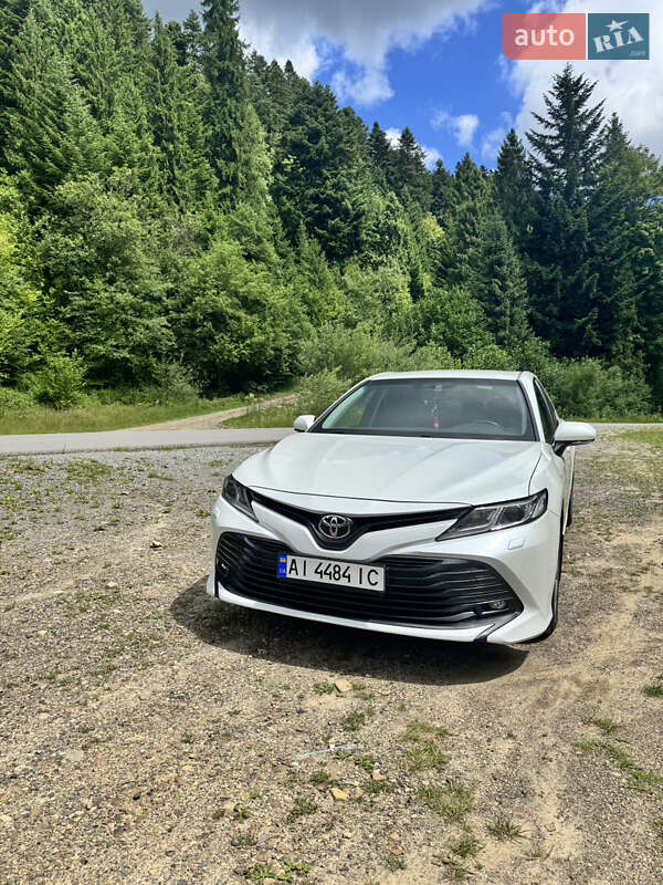 Седан Toyota Camry 2019 в Обухове