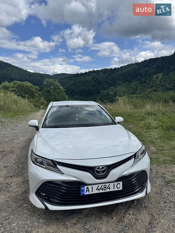 Седан Toyota Camry 2019 в Обухове
