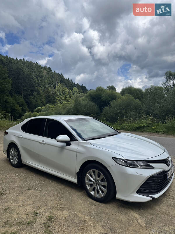 Седан Toyota Camry 2019 в Обухове