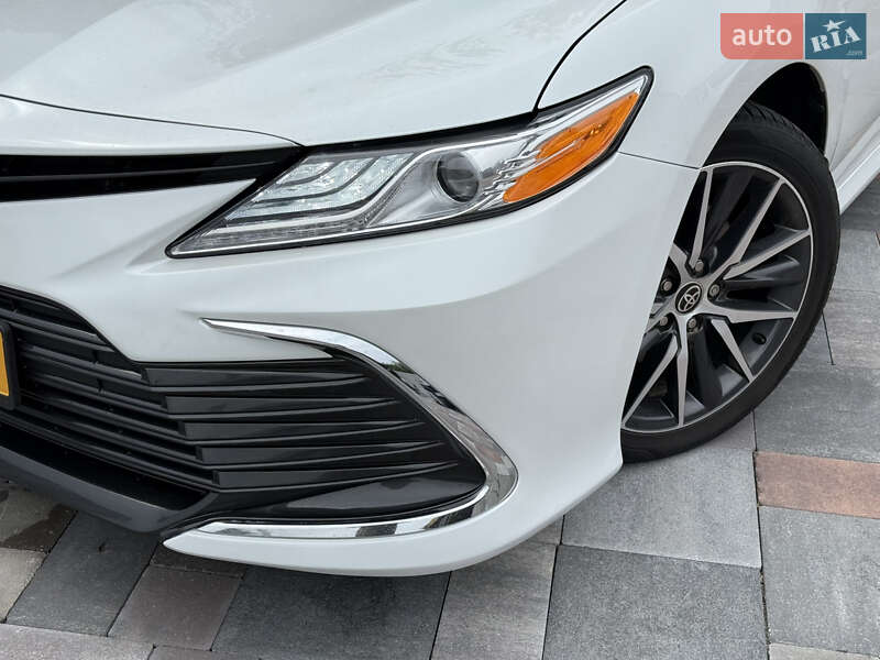 Седан Toyota Camry 2021 в Киеве