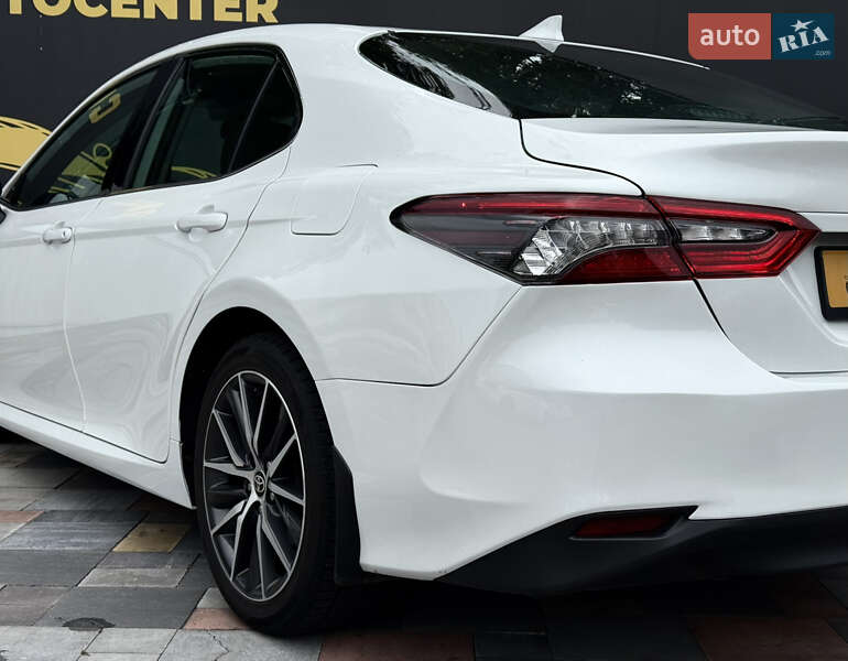 Седан Toyota Camry 2021 в Киеве