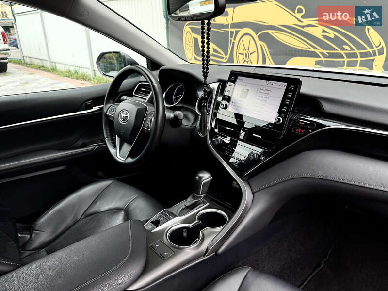 Седан Toyota Camry 2021 в Киеве