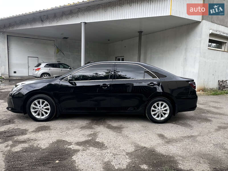 Седан Toyota Camry 2017 в Тернополі