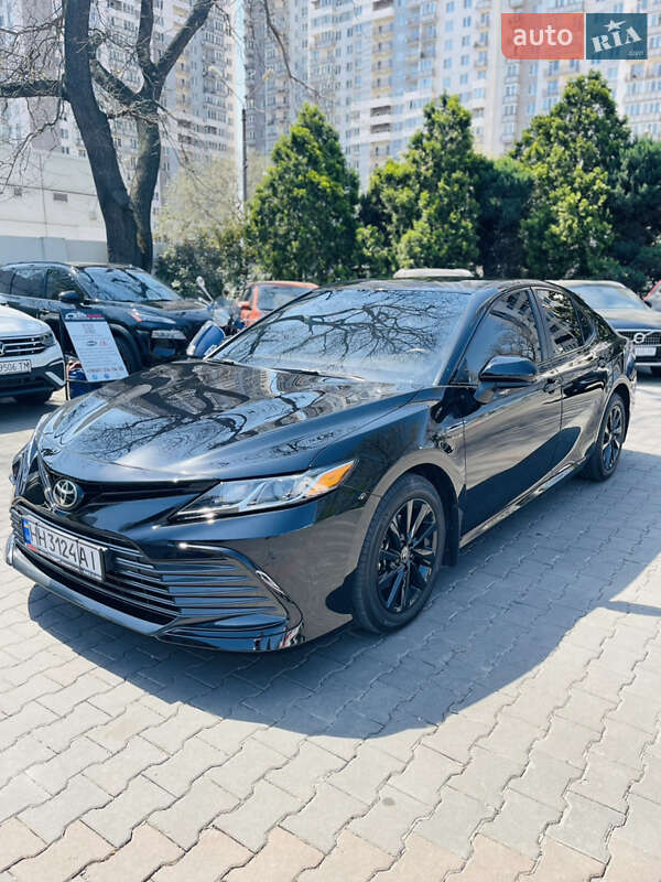 Toyota Camry 2021