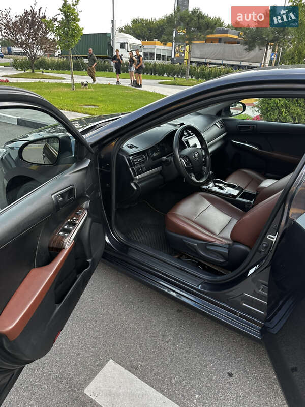 Седан Toyota Camry 2015 в Львове