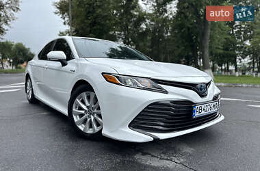 Седан Toyota Camry 2019 в Виннице