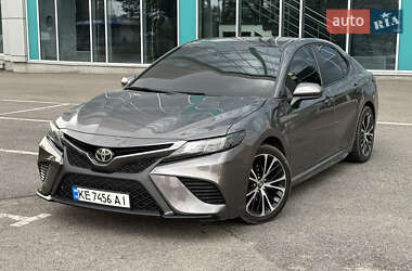 Седан Toyota Camry 2018 в Дніпрі
