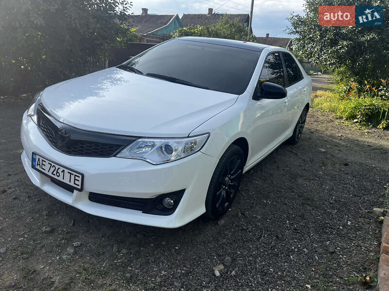 Седан Toyota Camry 2015 в Покрове