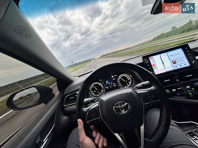 Седан Toyota Camry 2021 в Києві