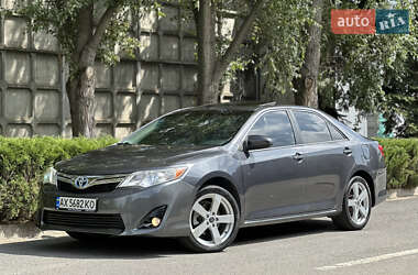 Седан Toyota Camry 2013 в Днепре