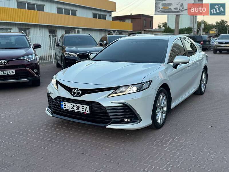 Toyota Camry 2021