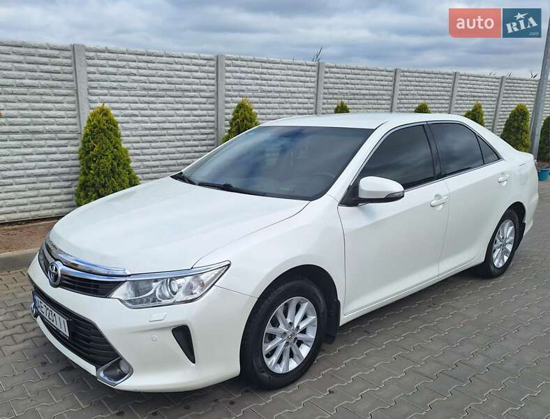 Седан Toyota Camry 2015 в Дніпрі