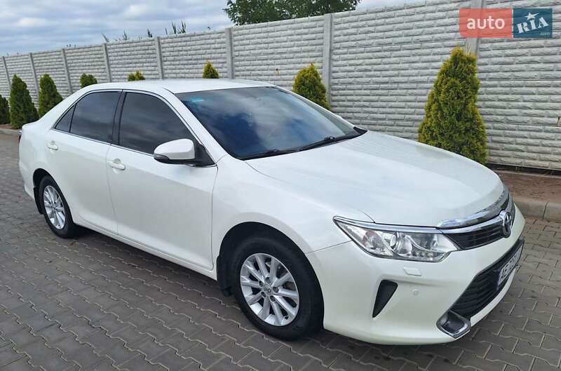 Седан Toyota Camry 2015 в Дніпрі