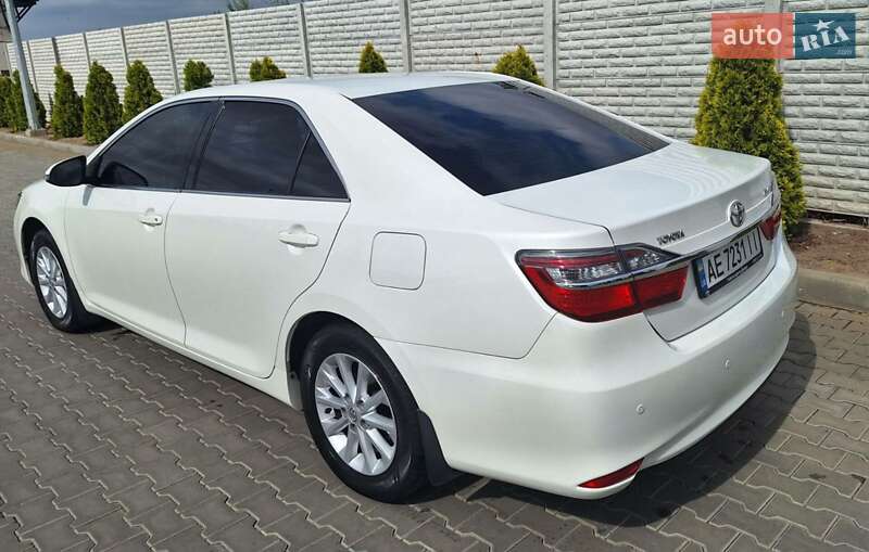 Седан Toyota Camry 2015 в Дніпрі