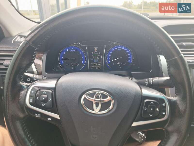 Седан Toyota Camry 2015 в Дніпрі
